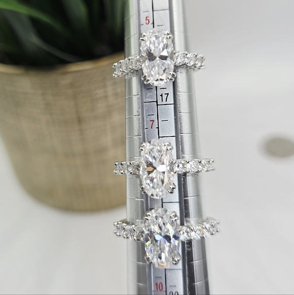 4.88cttw Moissanite Oval Cut Engagement Ring. SOLID SILVER S925 - Picture 11 of 11